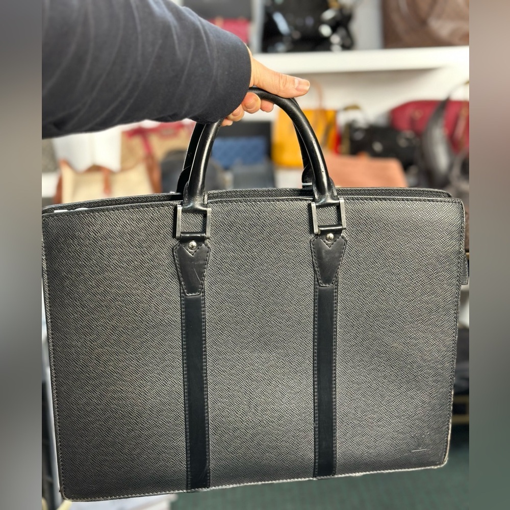 $3300 Retail LV Black Taiga Leather Briefcase